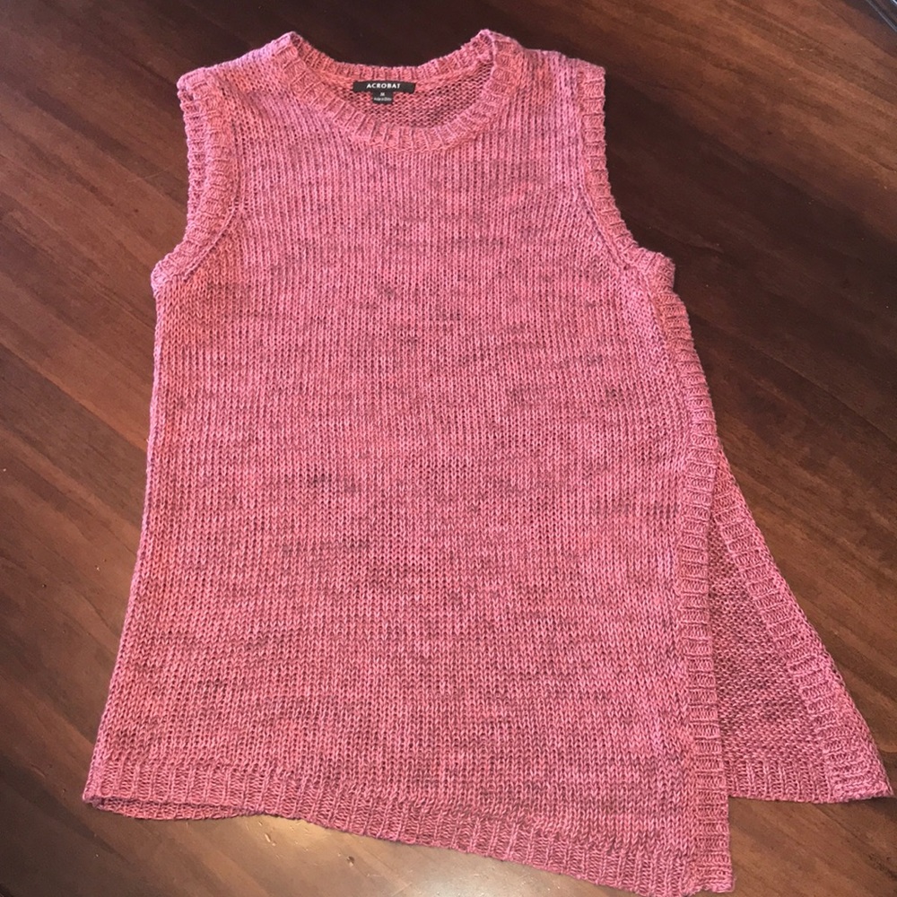 Sleeveless linen side split sweater